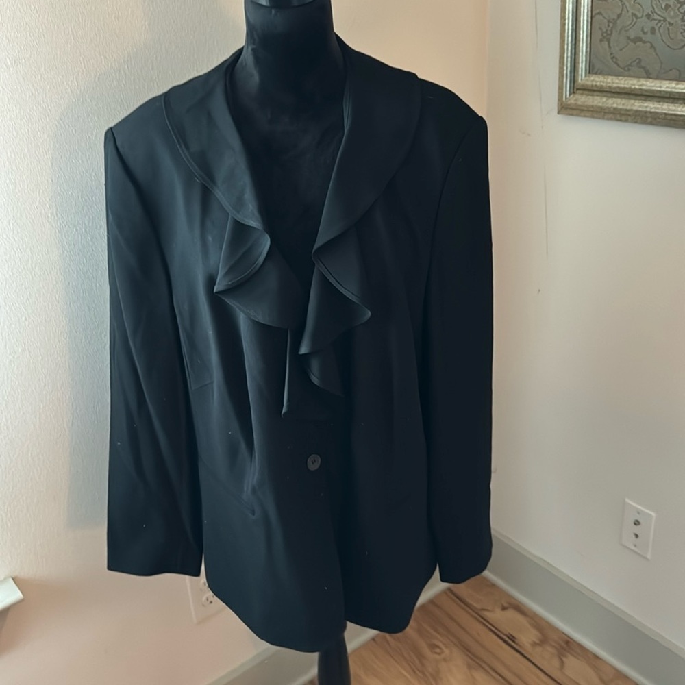 NYGARD Collection black single button front ruffle detail Sz 20-22